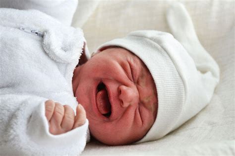 yeni doğan bebek memeyi neden reddeder
